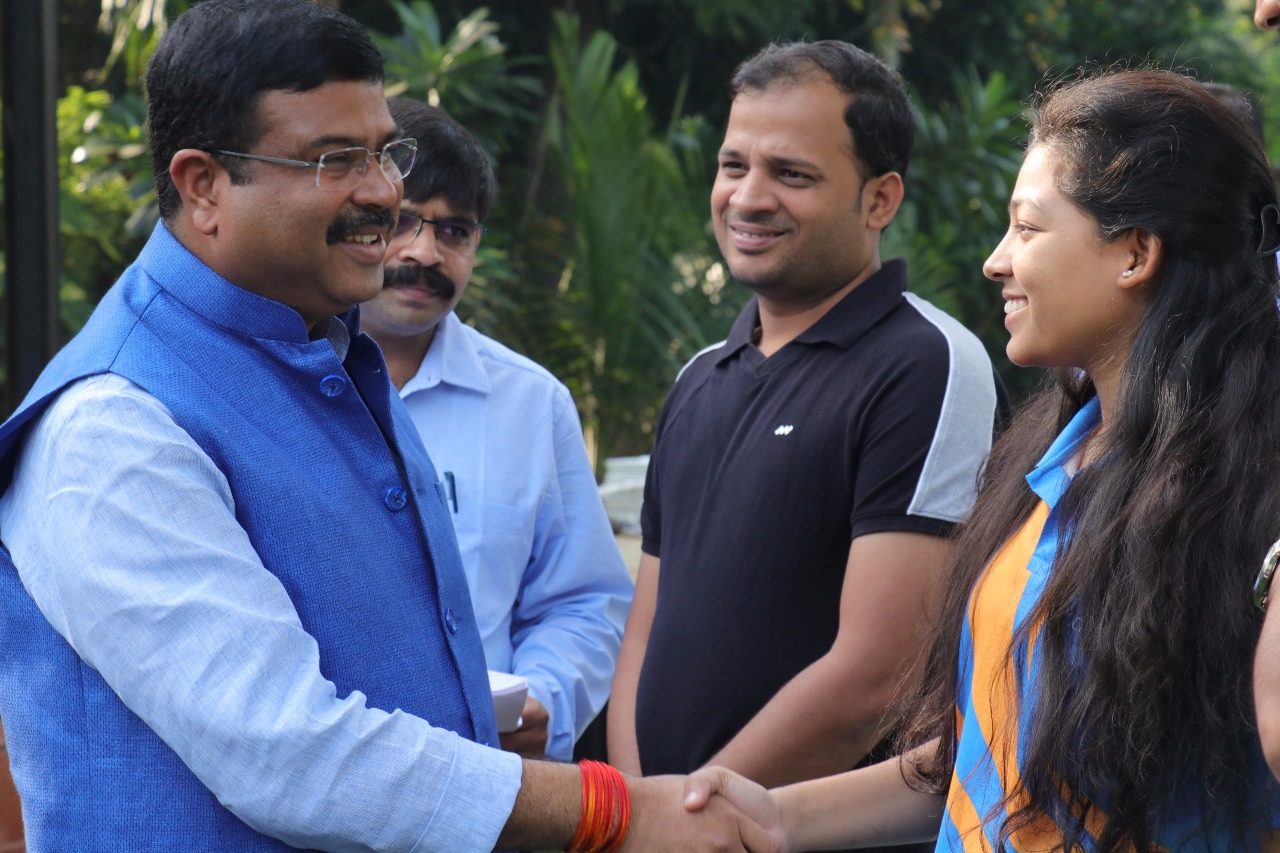 Shri Dharmendra Pradhan meets IndiaSkills 2018 winners