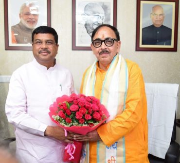 Dharmendra Pradhan and Dr Mahendra Nath Pandey skill development ministersJPG