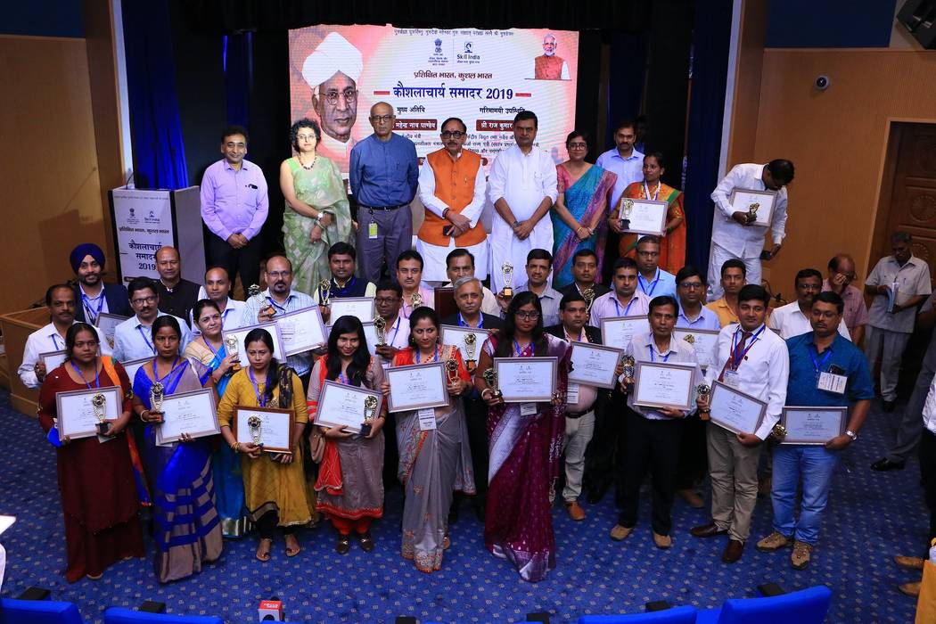 skill_india_honours_53_skill_trainer_with_kaushalacharya_awards_on_the_occasion_of_teachers_day 